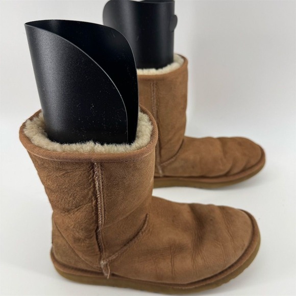 UGG Women's Classic Short Boots Size 7 Brown Mid-Calf Shearling Style - Picture 1 of 9